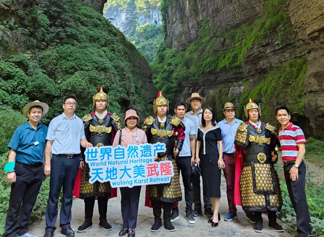 Laos Ambassador Visited Chongqing for Cultural and Tourist Exchanges