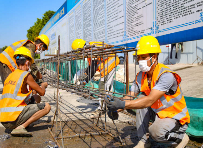 Salute to City's Guardians under the Summer Heat