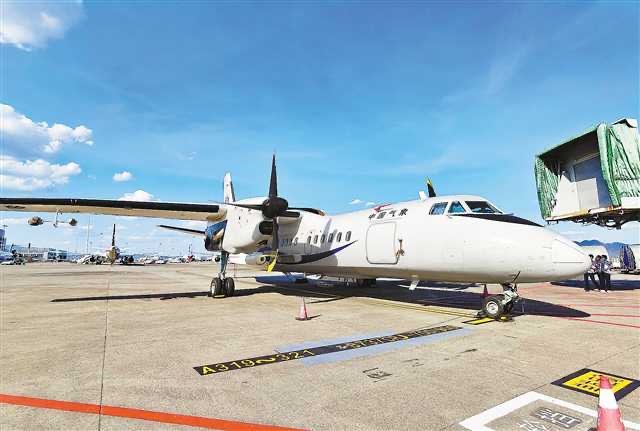 Artificial rain-enhancing planes arrived in Chongqing on August 23.  (Photo courtesy of the Municipal Meteorological Bureau)