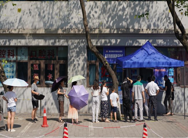 Most of Chongqing lined up for COVID tests on August 24 to ensure the safety of Chongqing. (Photo by iChongqing)