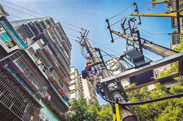 Electricity Transmission to Chongqing Guaranteed Against High Temperature