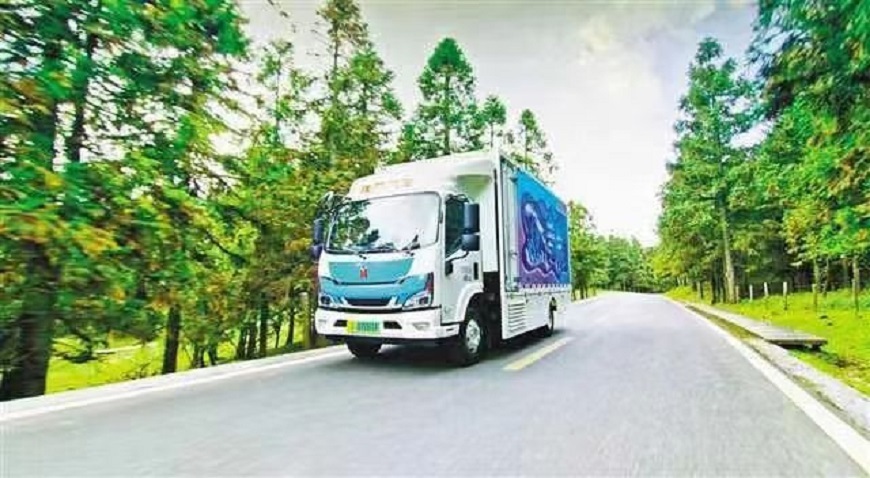 A Qingling hydrogen FCV is driving on the road
