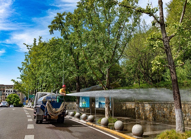 Intelligent Sprinklers Drip Irrigation Through Mobile Phones