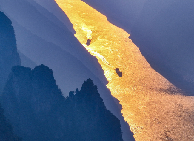 Visual Chongqing | Golden Waterway