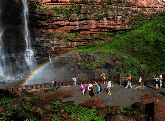 Visual Chongqing | Rainbow Waterfall