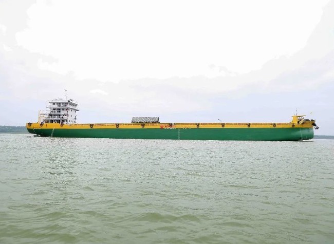 China's First Smart Ecological Bulk Carrier Sails in Yangtze River
