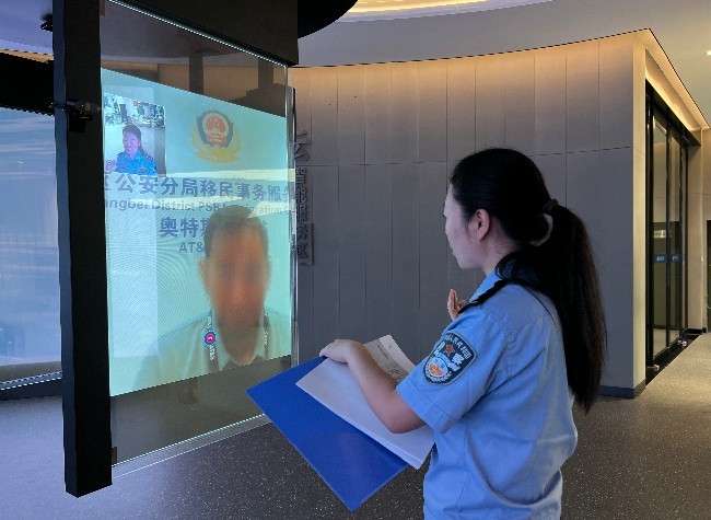 Chongqing Provides One-stop Service for Foreigners to Apply for Work Visa