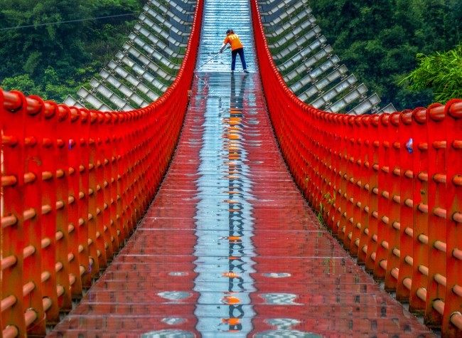 Visual Chongqing | Red Avenue