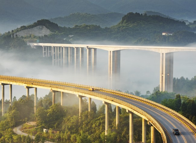 Visual Chongqing | Bridge in the Fog