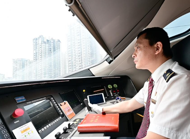 A Better Life for Commuters between Chengdu and Chongqing