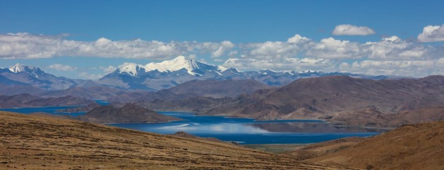 Photo taken on June 3, 2022 shows a view of the Yamzbog Yumco Lake, southwest China's Tibet Autonomous Region.