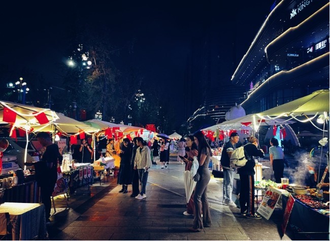 A Look at Chongqing's Car Boot Sales to Boost the Night Economy丨Insights