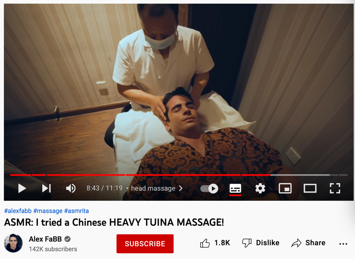 Alex produced videos about experiencing the Chinese traditional therapy on his YouTube channel.(Photo provided to iChongqing)