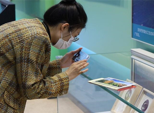 International Journalists Deeply Attracted by Chongqing on Themed Achievement Exhibition