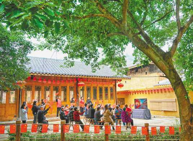 Chongqing Residents Greatly Inspired by Xi's Report