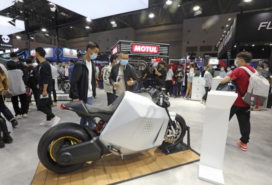 On November 3, the 20th China International Motorcycle Trade Exhibition, many exhibitors brought their electric motorcycles.