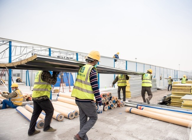 Chongqing Makeshift Hospitals Builders Race Against the Clock