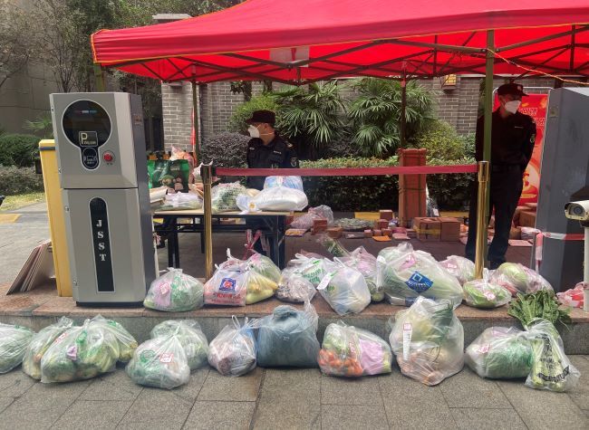 Chongqing Community Reacts to China's Optimized COVID-19 Response Measures