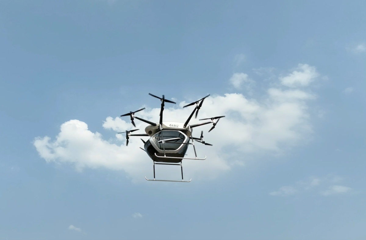Flying car in the air. (Photo provided to iChongqing)