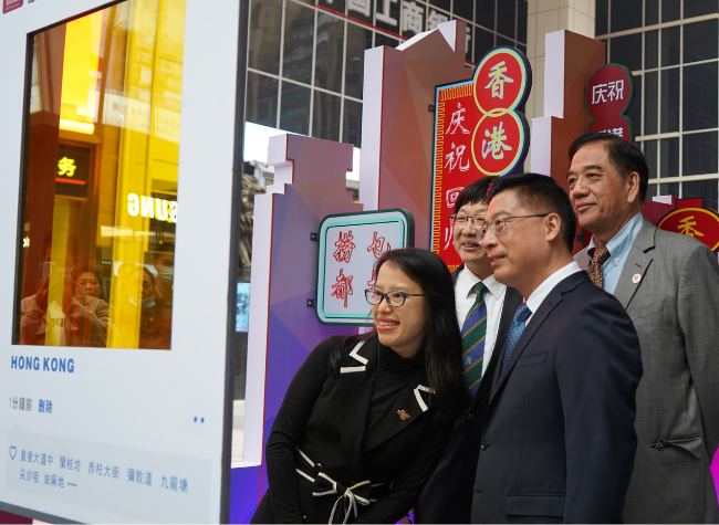 Photo Exhibition Staged in Chongqing to Celebrate the 25th Anniversary of Hong Kong's Return