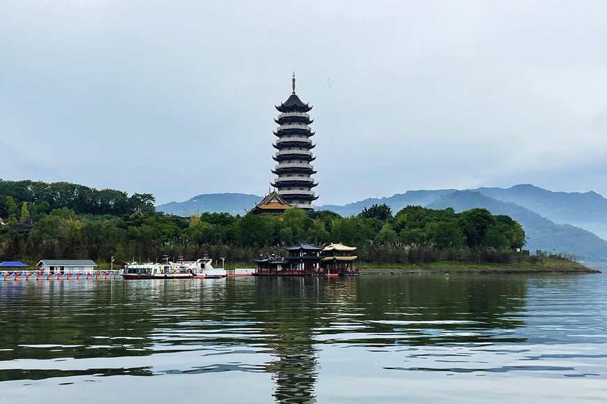 Hanfeng Lake