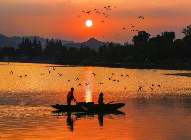 Visual Chongqing | Sunset on the Lake