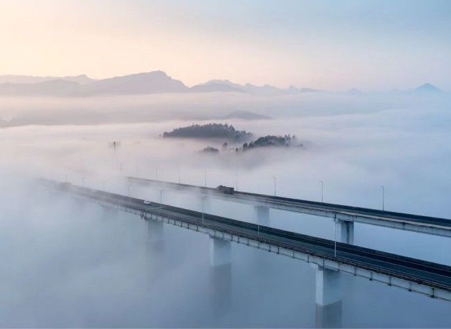 Visual Chongqing | Through the Clouds
