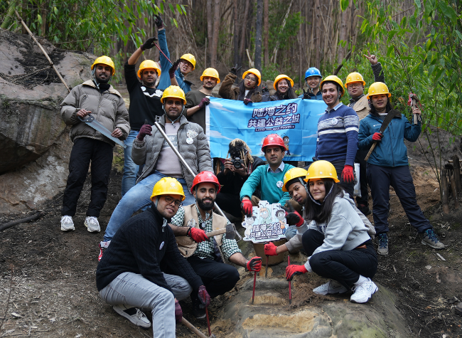 Foreign Youths Build Eco-craft Trails in Fire-stricken Area in Chongqing's Jinyun Mountain