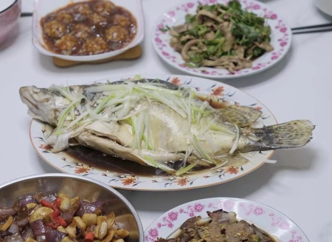 What to Eat for Chinese New Year's Eve Dinner | Photo Story