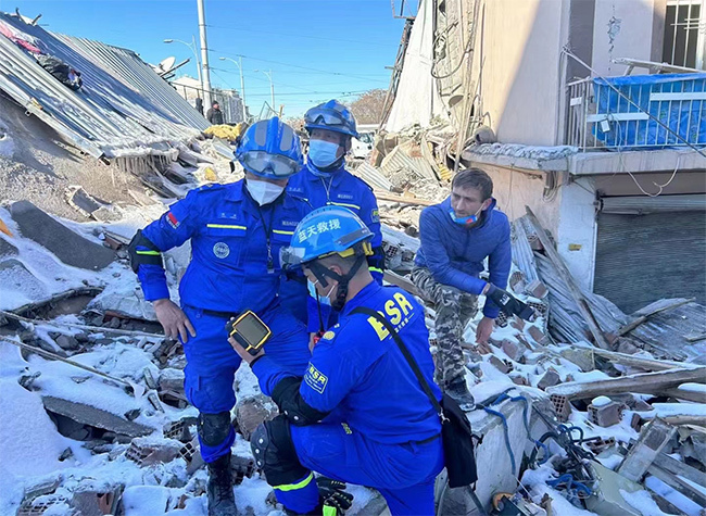 Chongqing Blue Sky Rescue Team Finds Two Survivors in Malatya, Türkiye