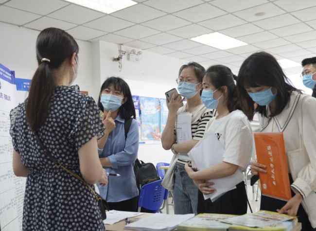 Returnees Show Growing Interests in New First-tier Cities Like Chongqing | Report