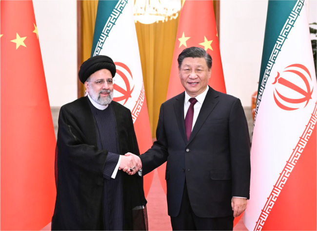 Xi Holds Talks With Iranian President, Eyeing New Progress in Ties