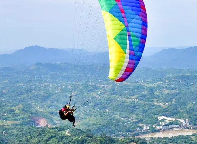 Visual Chongqing | Paragliding in the Sky