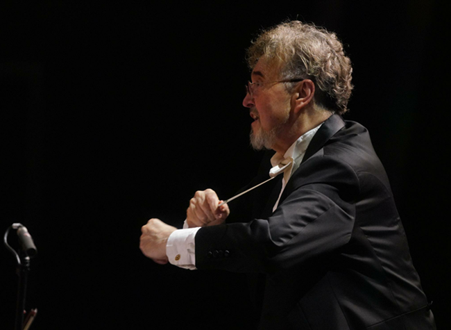 Belgian Pianist Presents World Premiere of Symphony 'Love for China' in Chongqing