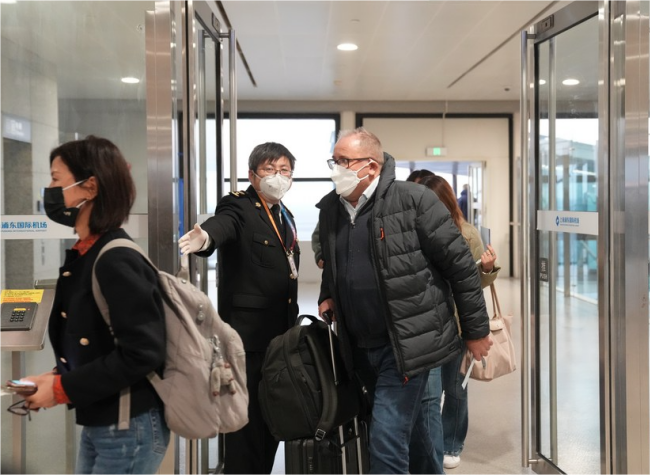 China Resumes Visa Issuance to Foreigners