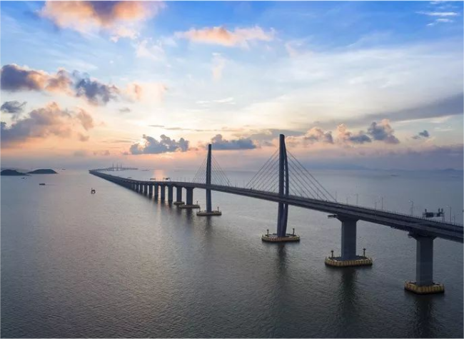 HK Set to Firm Tech Ties With Mainland