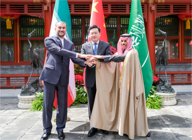 Chinese FM Meets Saudi Arabian, Iranian Counterparts, Witnesses Resumption of Saudi Arabia-Iran Diplomatic Ties