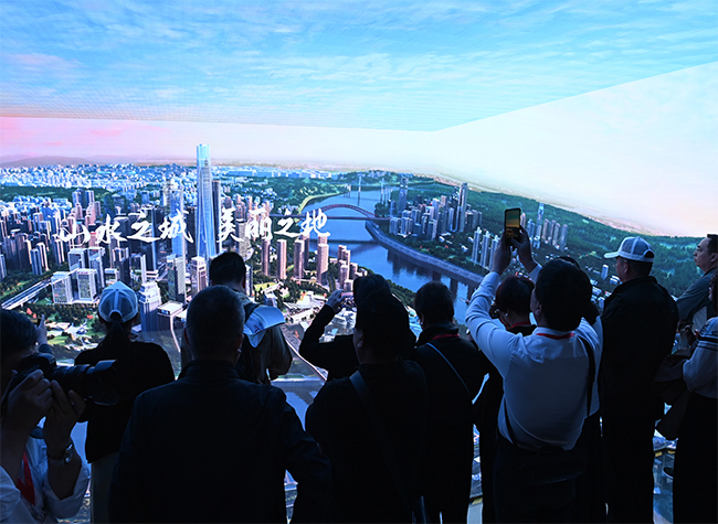 Chongqing Amazes Overseas Chinese Media Delegation