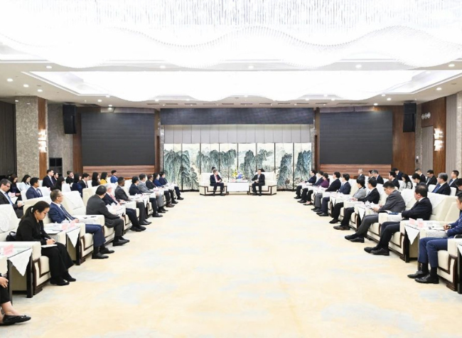 Chongqing Leaders Meet with Diplomatic Envoys to Promote High-quality ILSTC
