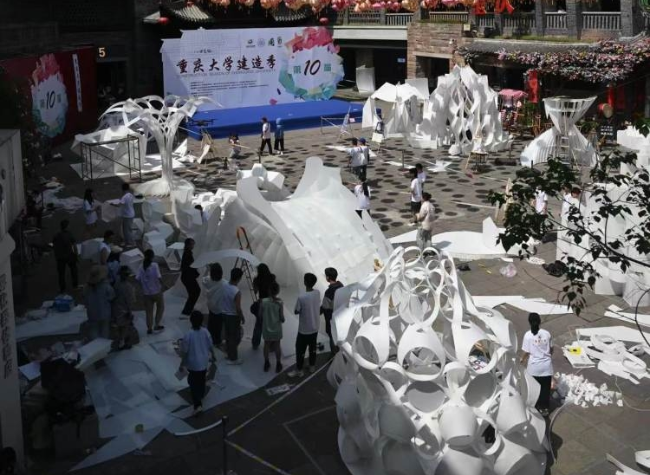 'Construction Season of Chongqing University' Attracts Visitors with Amazing Buildings