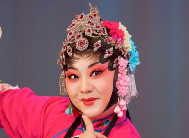 Rising Star Actress Determined to Inspire a New Generation to Embrace Sichuan Opera