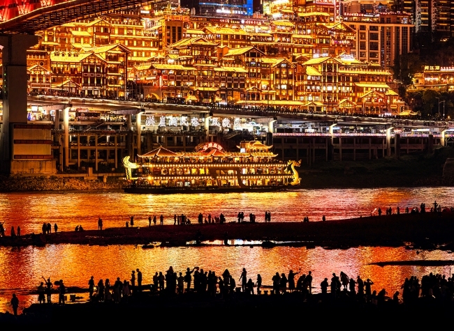 Visual Chongqing | Resplendent Hongyadong Scenic Area