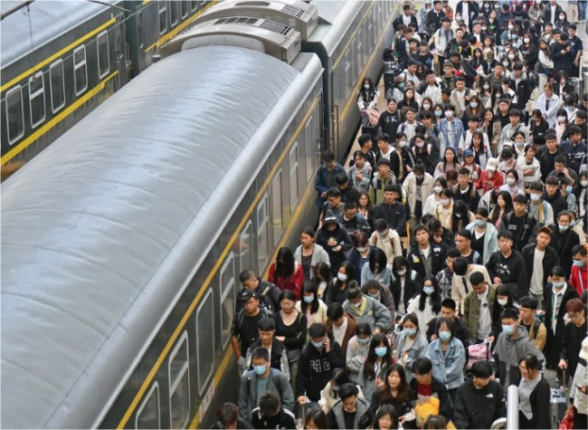 Passenger Traffic in China Soars During May Day Holiday