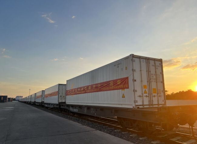 With ILSTC, Chongqing Citizens Enjoy Quality and Affordable Southeast Asian Fruits