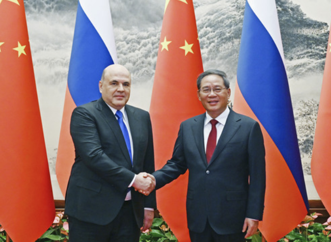 Chinese Premier Holds Talks With Russian Counterpart