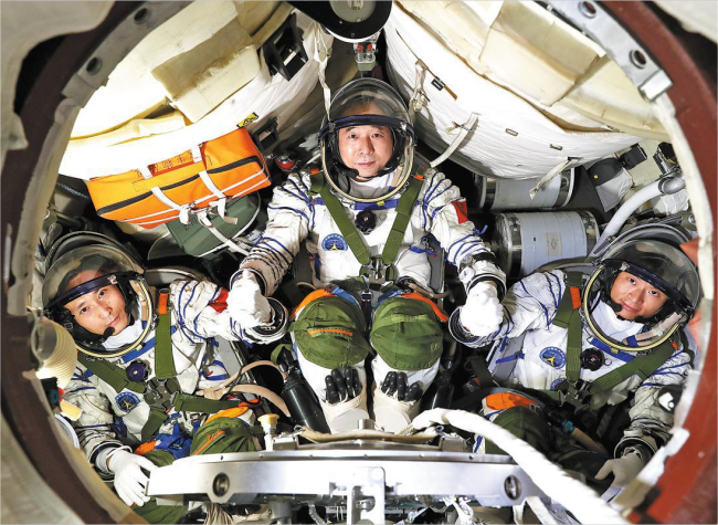 China Aims to Make Manned Moon Landing Before 2030