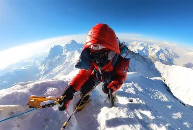 Man with Challenging Medical Condition Conquers Mount Everest Summit丨Story