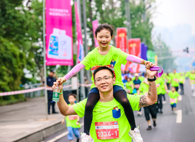 Chongqing's First Parent-Child Mini-Marathon Celebrated Children's Day with over 1,800 Families