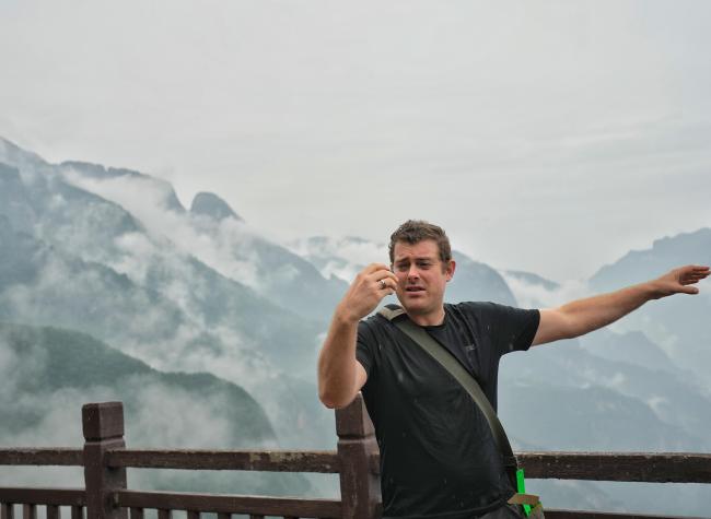 Overseas YouTuber Explores Local Cuisines of Wuxi County