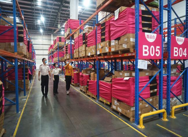 China's '618' Shopping Festival to Spur Shopping Recovery丨Story